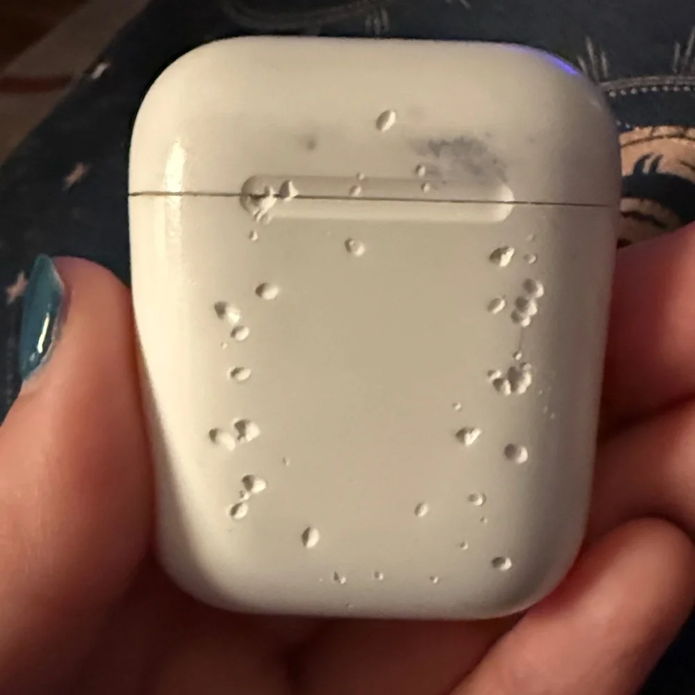 White Apple Wireless Earbuds with Charging Case